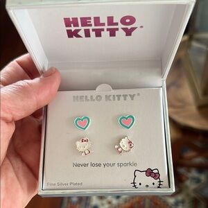 Hello Kitty 2 pair of earrings in gift box